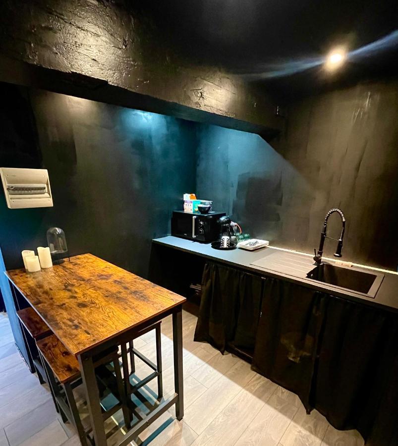 Dark Room Centre Ville De Dole Eksteriør billede